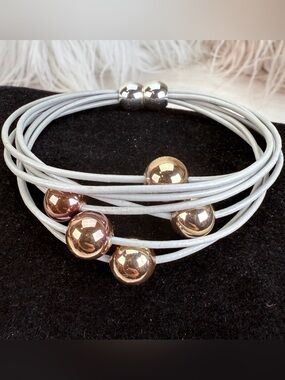 Light gray beaded magnetic closure bracelet